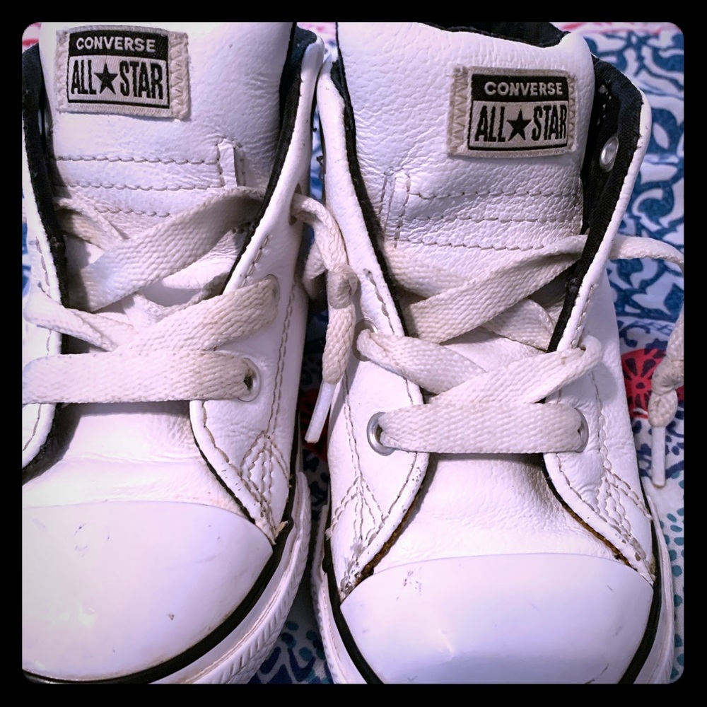 White leather converse!! Adorable! Great condition